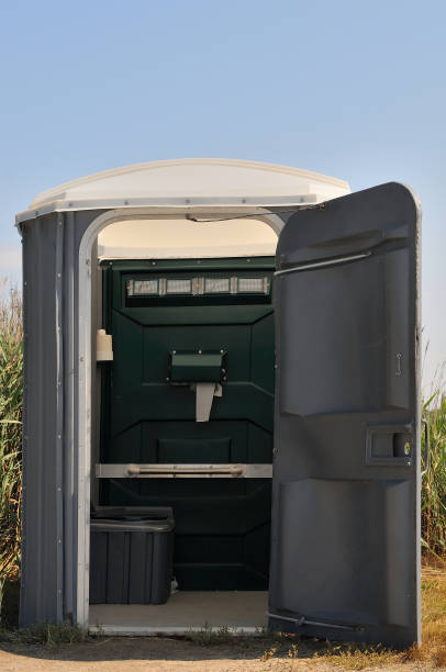 Portable Toilet Options We Offer in Lyndhurst, OH